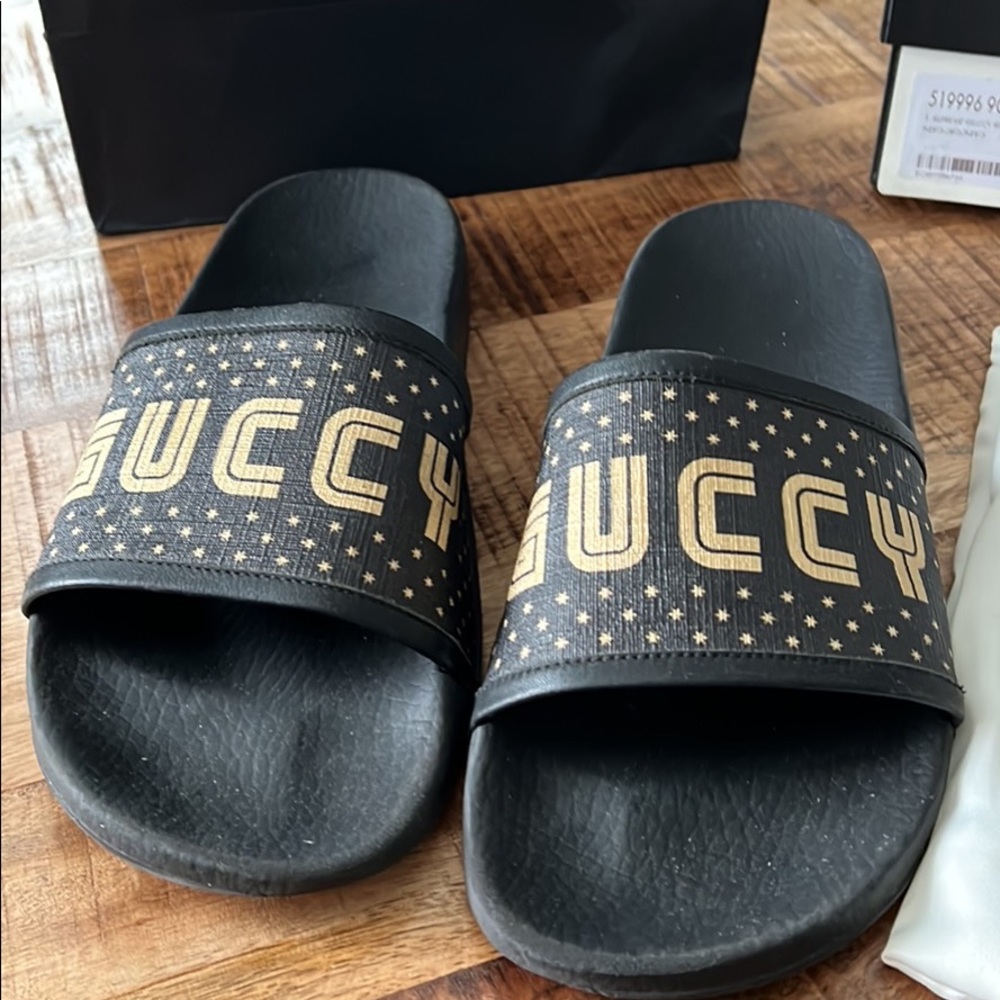 Womens size 40 8.5 GUCCI limited edition GUCCY gold / black slides